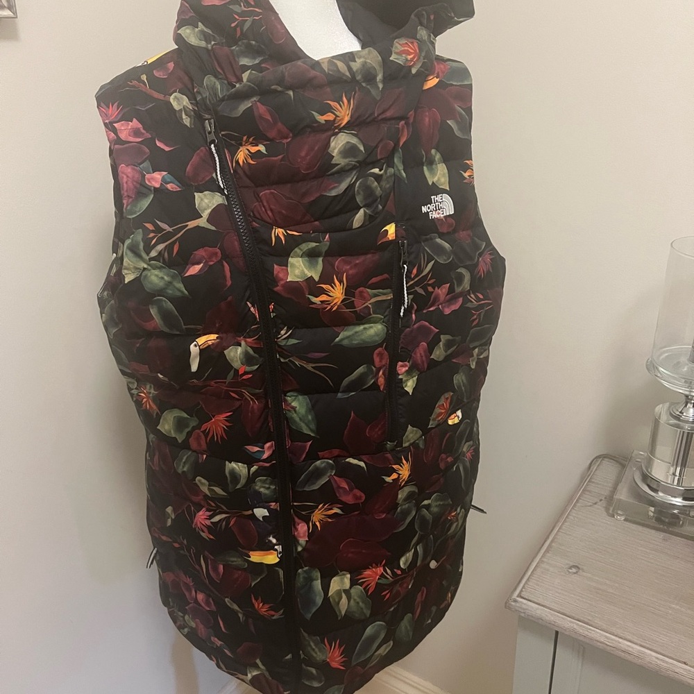 The North Face Black Vest with floral toucan design. Hooded. Down filled. Rare - Picture 5 of 6